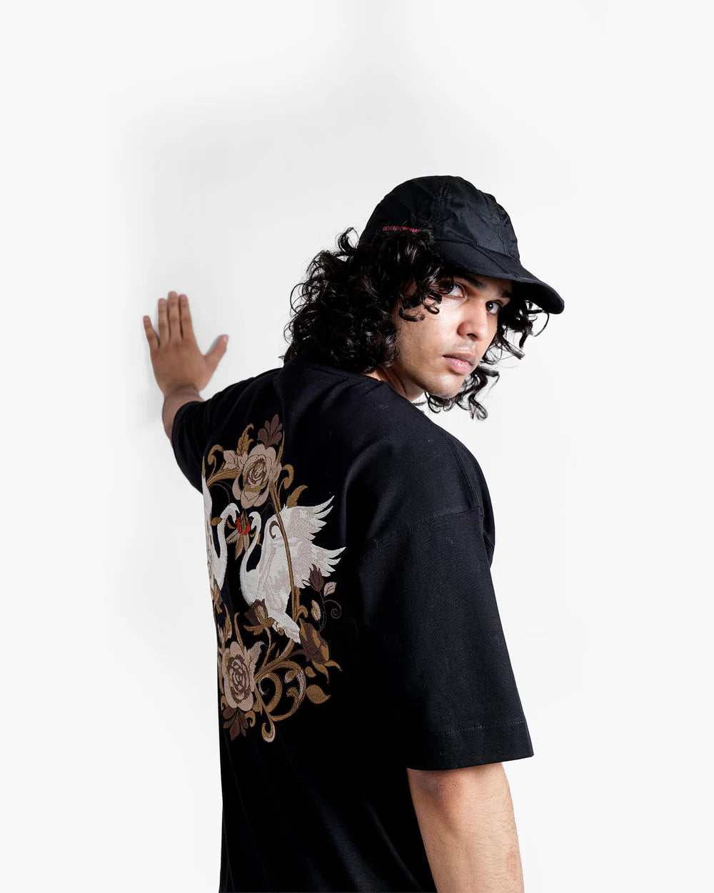 SWAN BLACK TEE