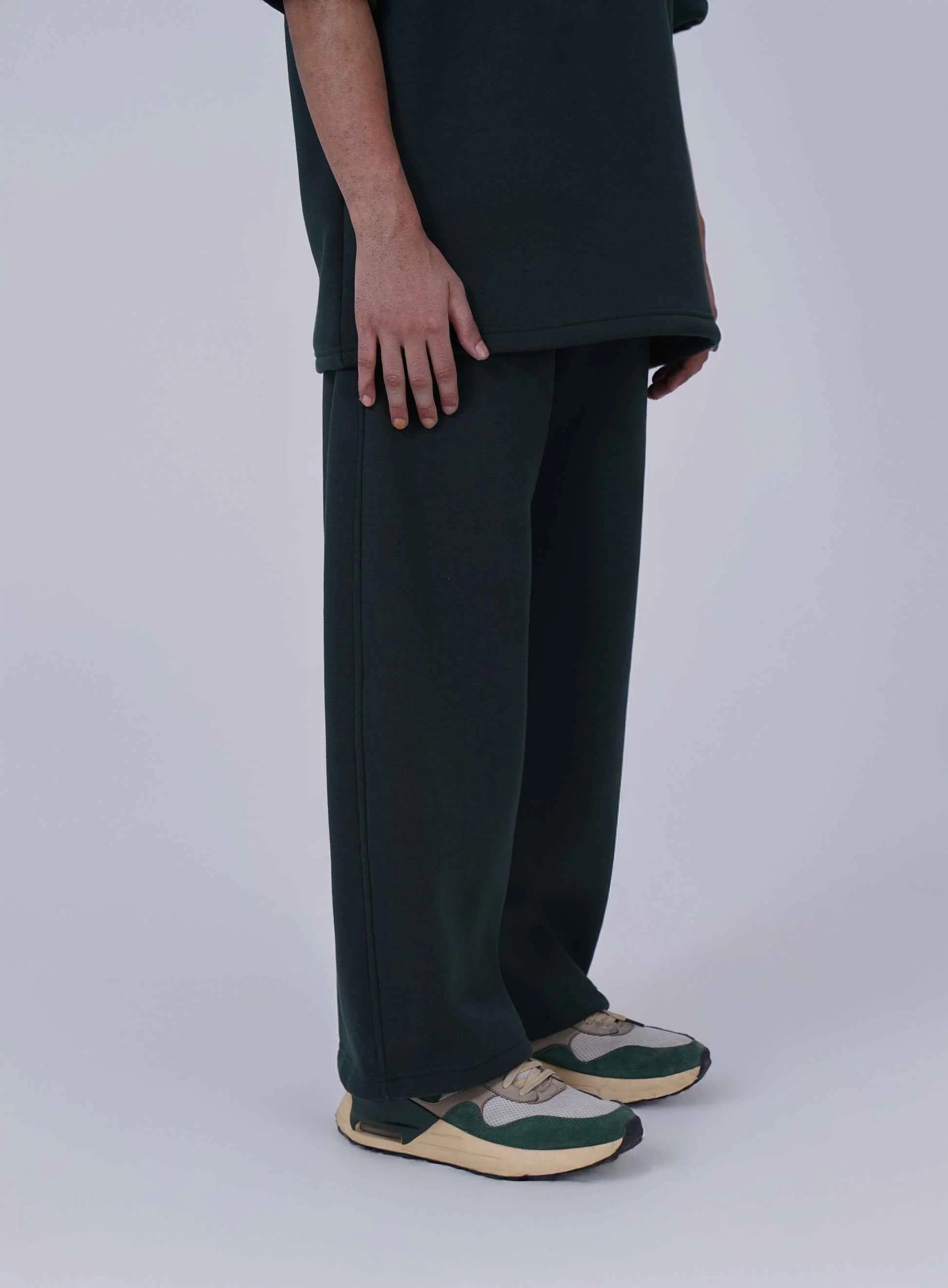 HYMNS ESSENTIAL TROUSERS BOTTLE GREEN