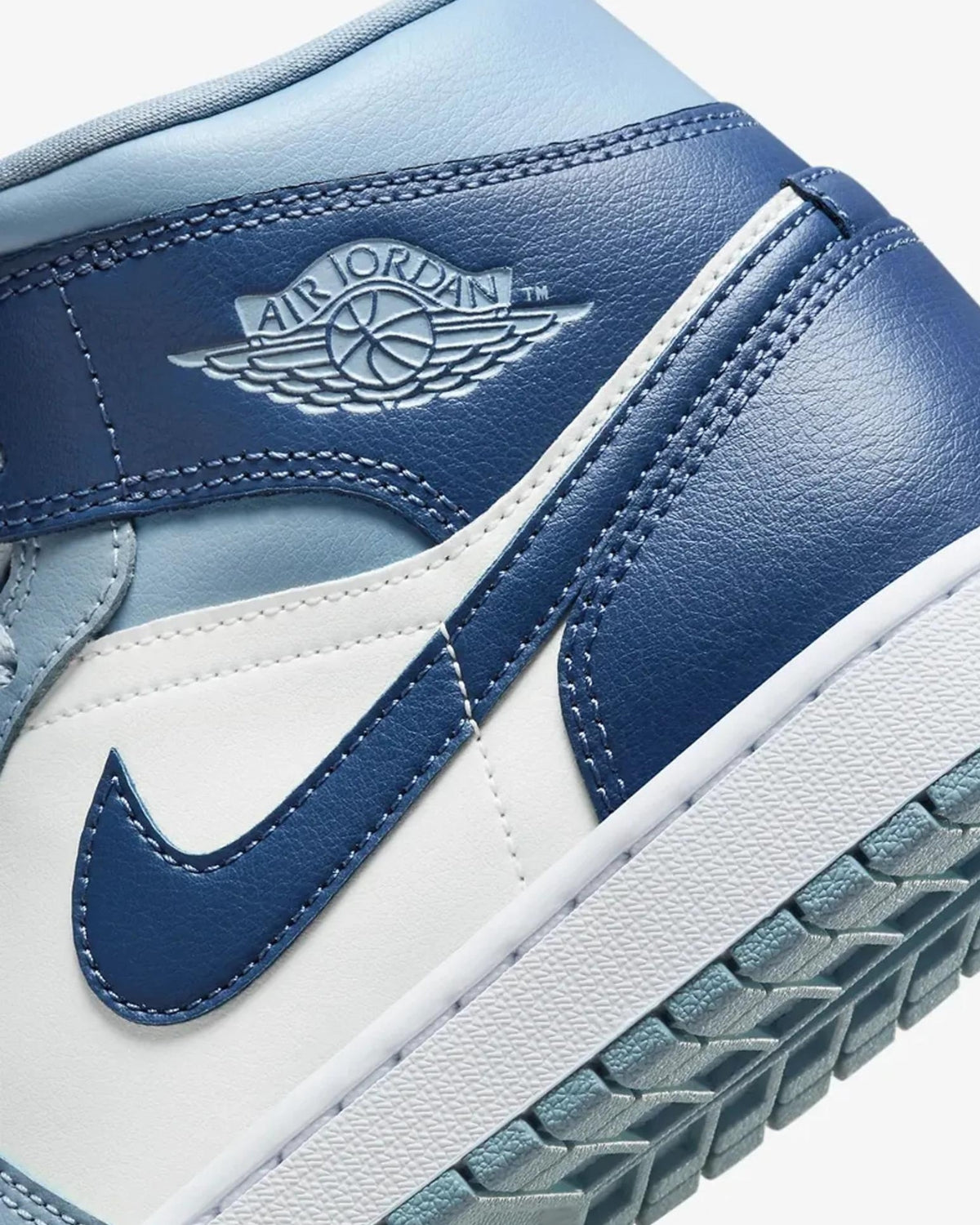 AIR JORDAN 1 MID 'DIFFUSED BLUE'