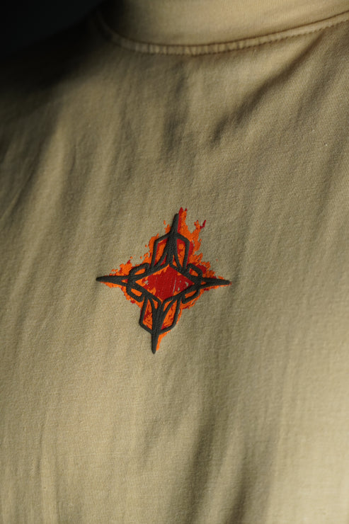 Travis tee ( sandstorm )