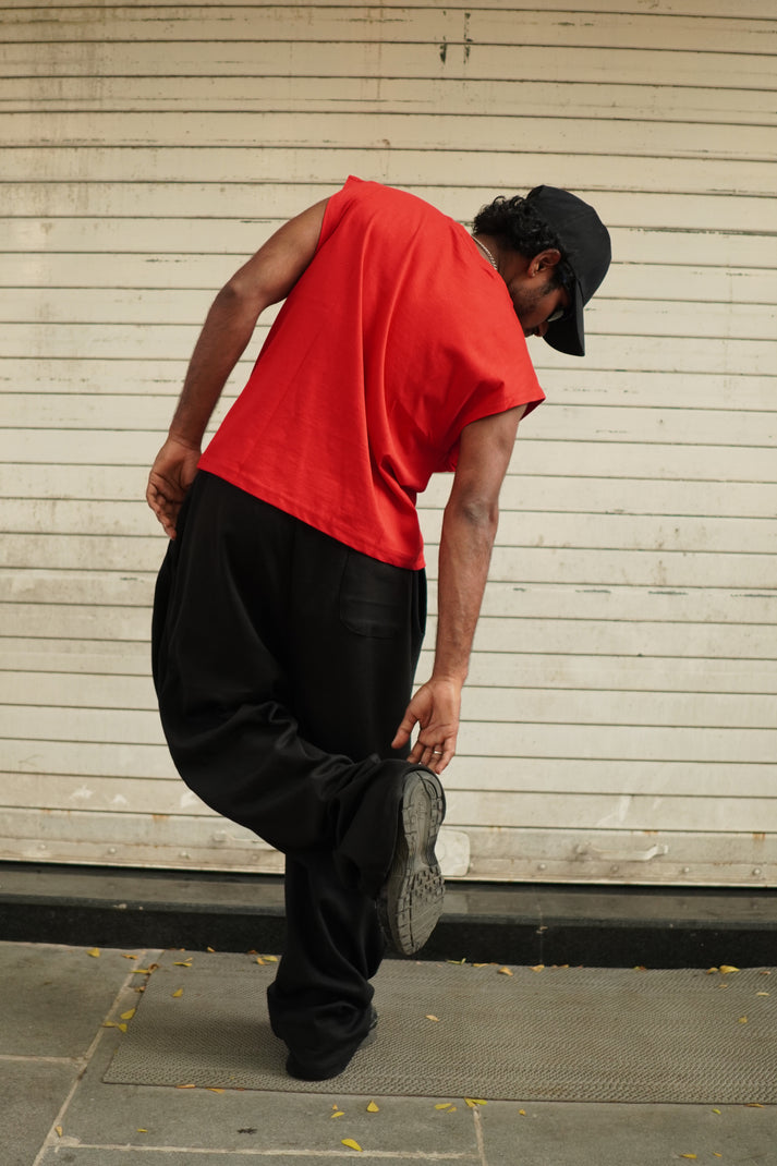 BLACK TRACKPANTS