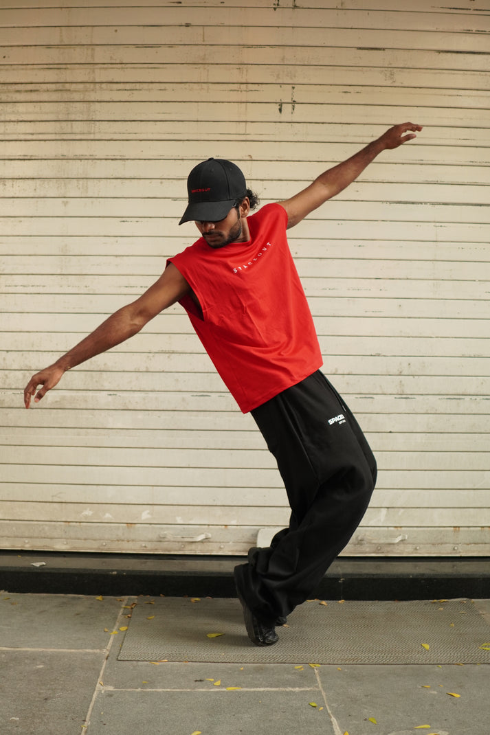 BLACK TRACKPANTS