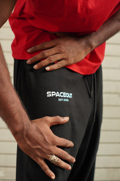 BLACK TRACKPANTS