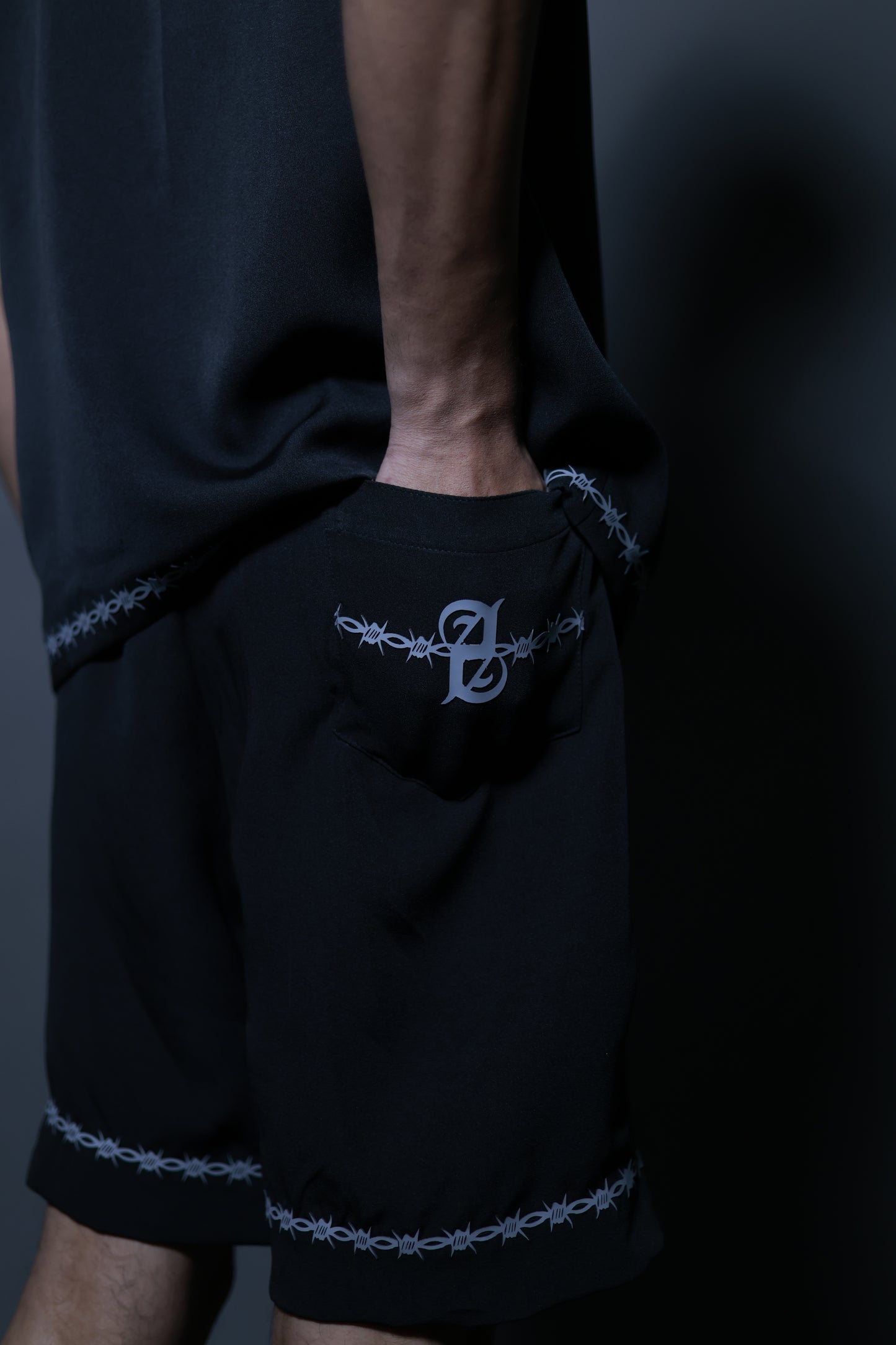 Black Barbed