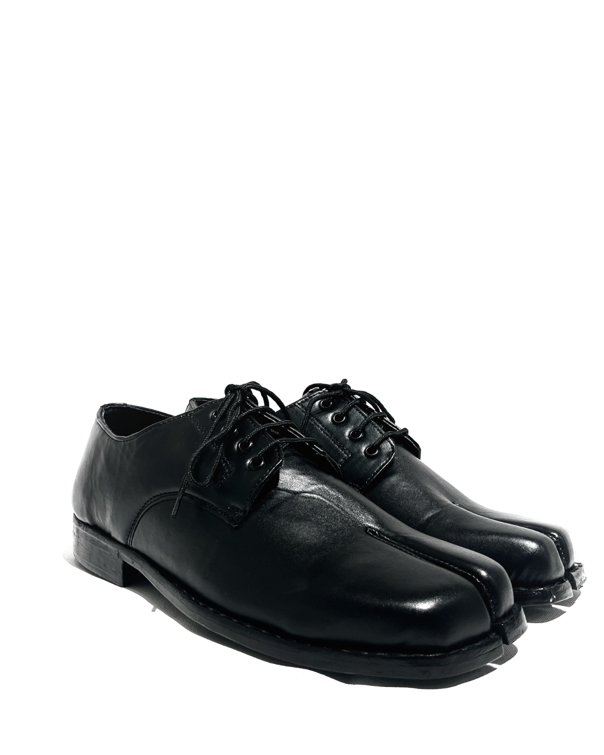 Tabi shoe