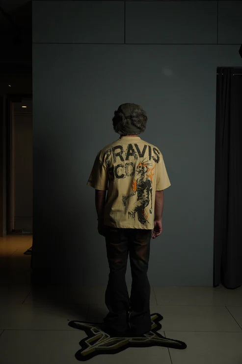 Travis tee ( sandstorm )
