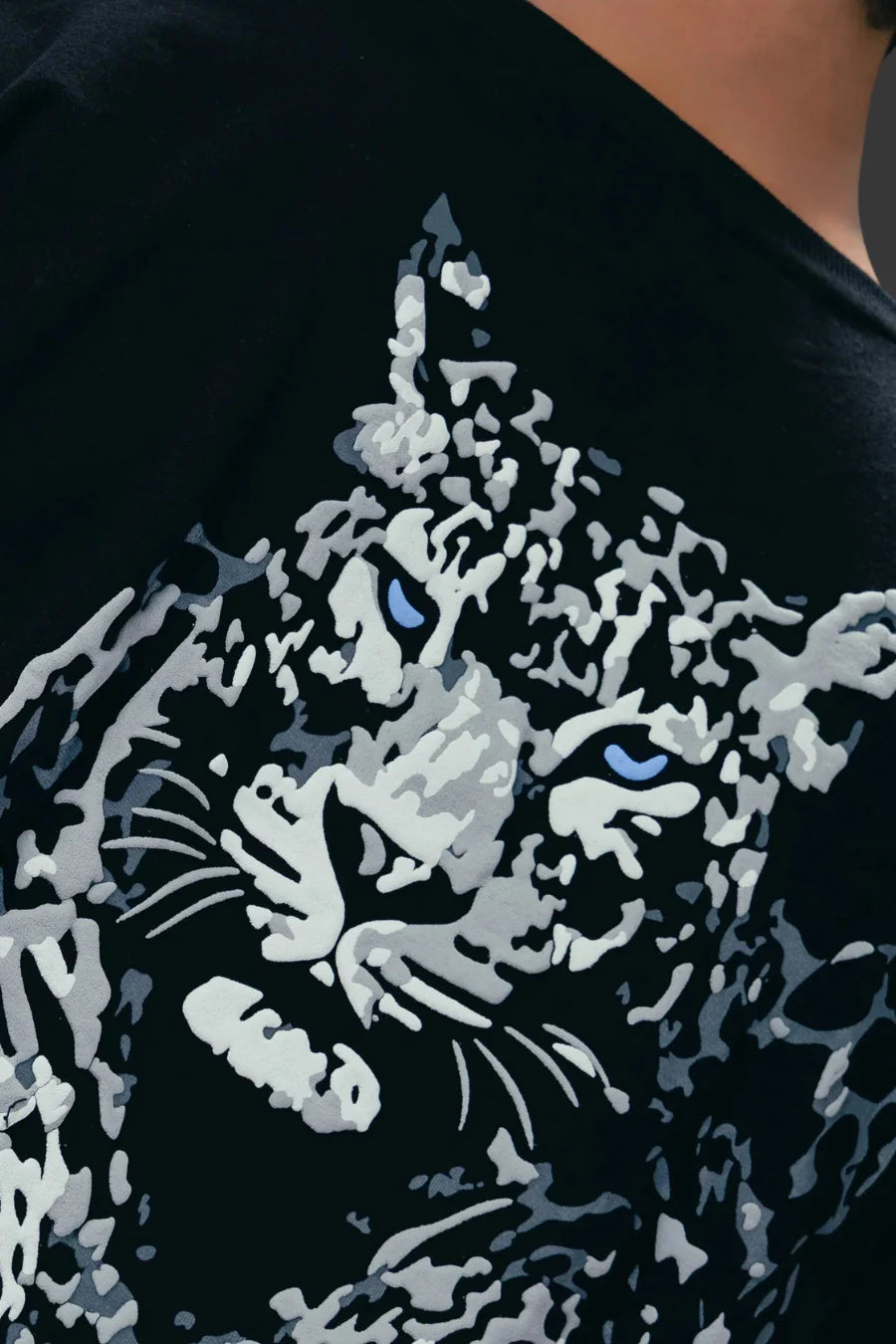 SNOW LEOPARD TEE
